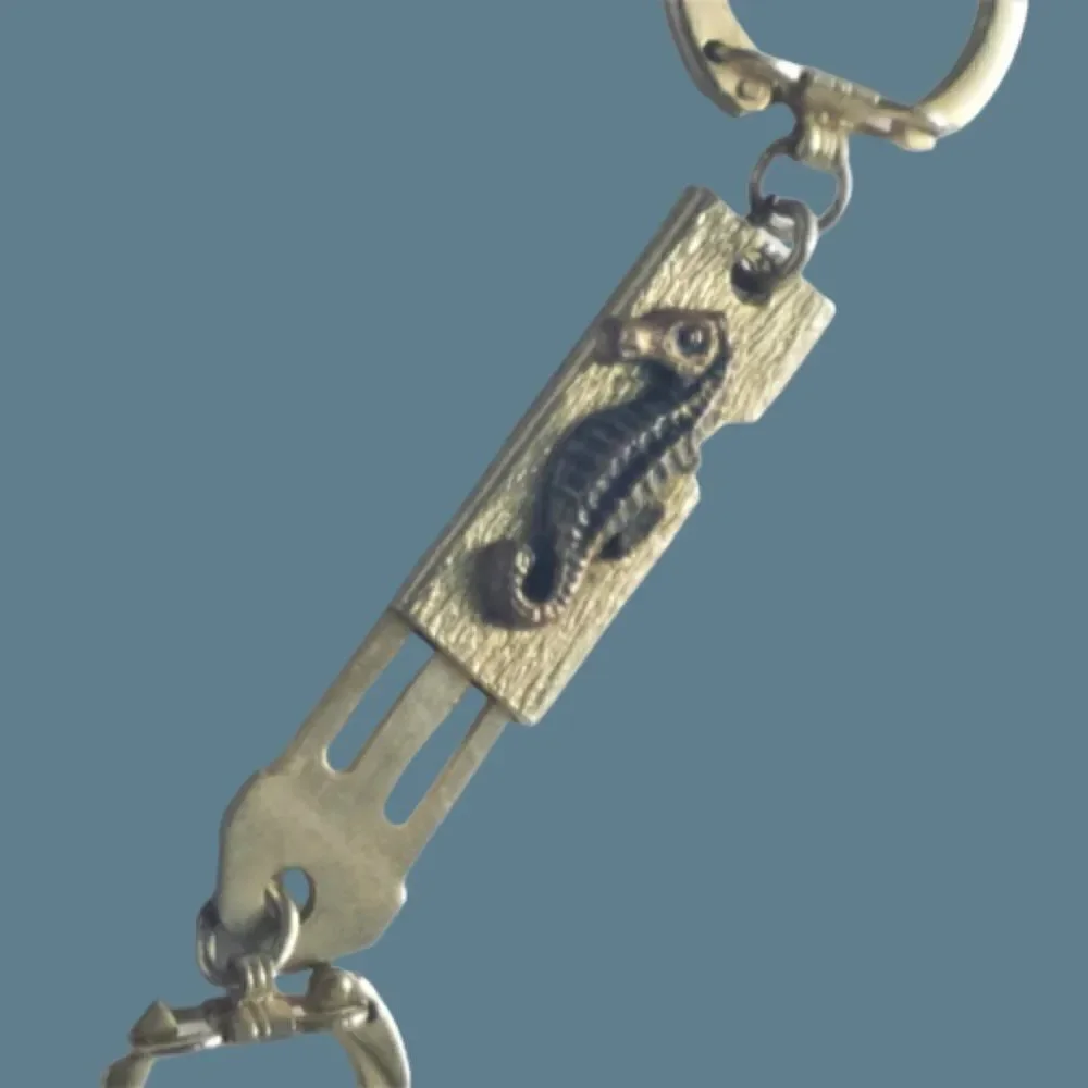 Vintage Sea Horse Charm Keychain Keyring Twin Lock Nautical Key Holder